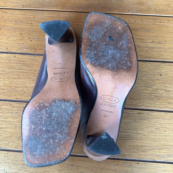 Joan & David Circa Leather Heels - size 6 - Picture 8 of 9